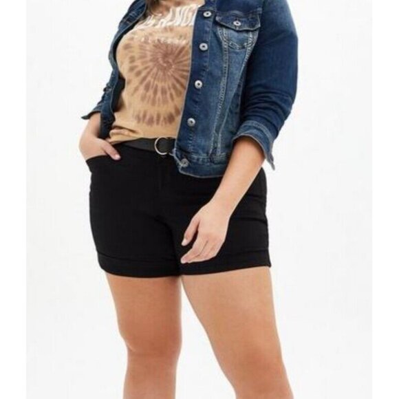 Torrid 5 Inch Stretch Sateen Mid Rise Belted Shorts - Picture 3 of 5